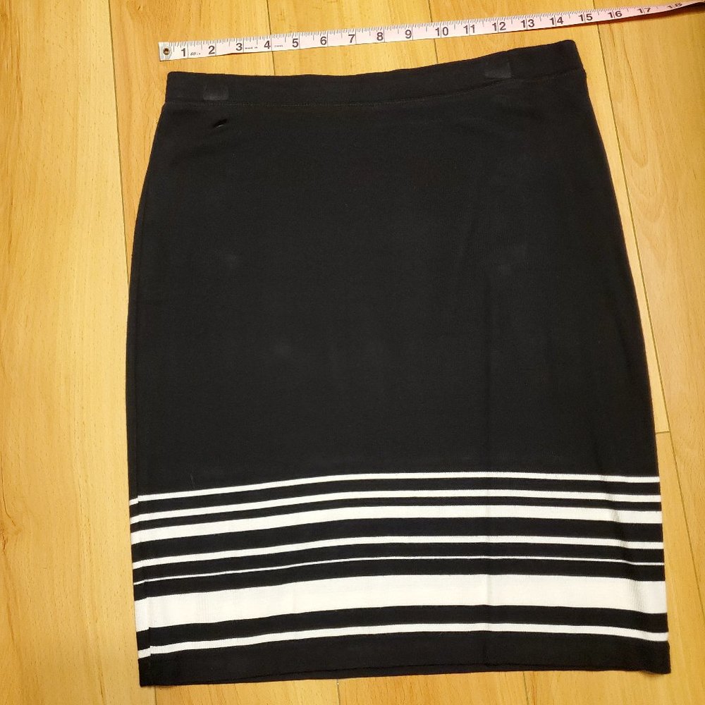 KENAR Black Slip-On Skirt - S (PRE-OWNED)